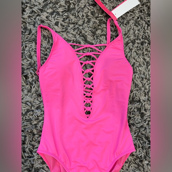 Isle Lattice One-Piece Swimsuit- NWT - Lilly Pulitzer 🔥🔥🔥 - Picture 11 of 15